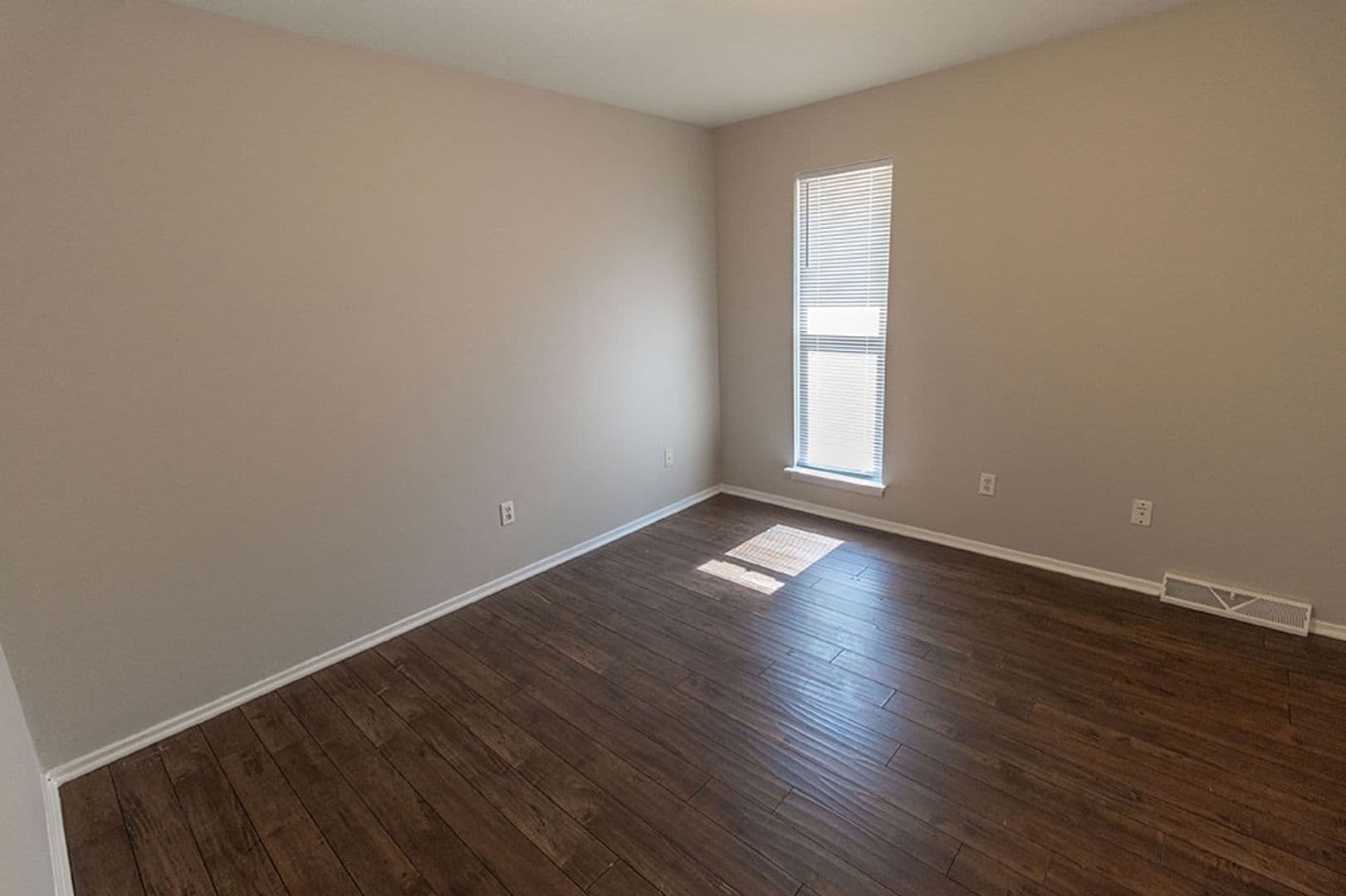Columbia House: 1011 W Ash St