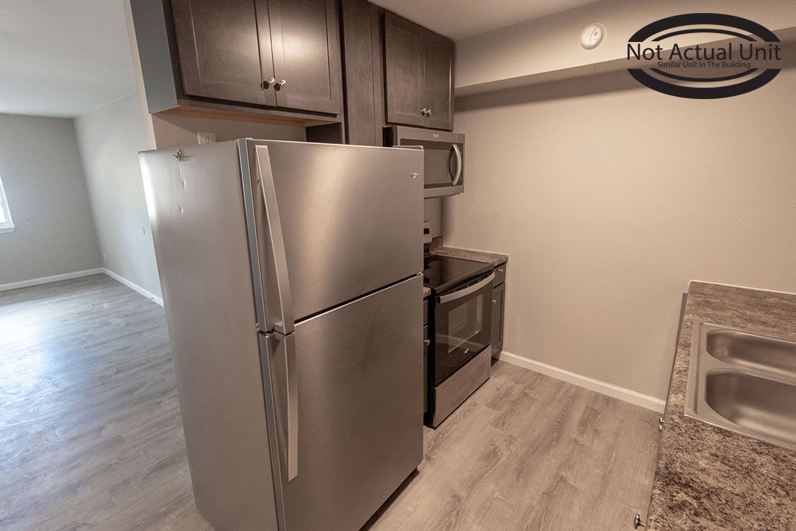 Columbia Apartment: 3408 Balboa Ln #48
