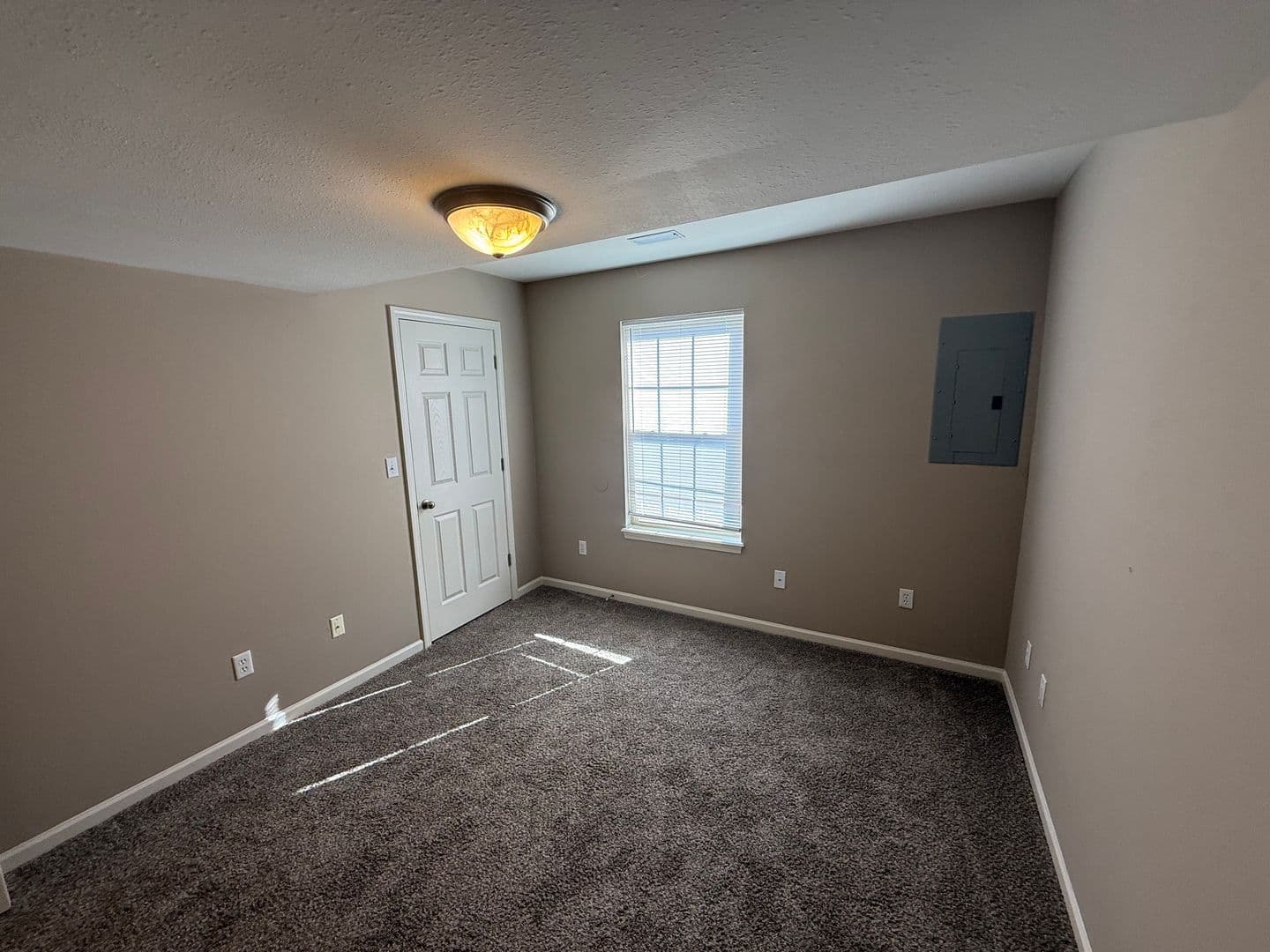 Columbia House: 214 Arctic Wolf Ct