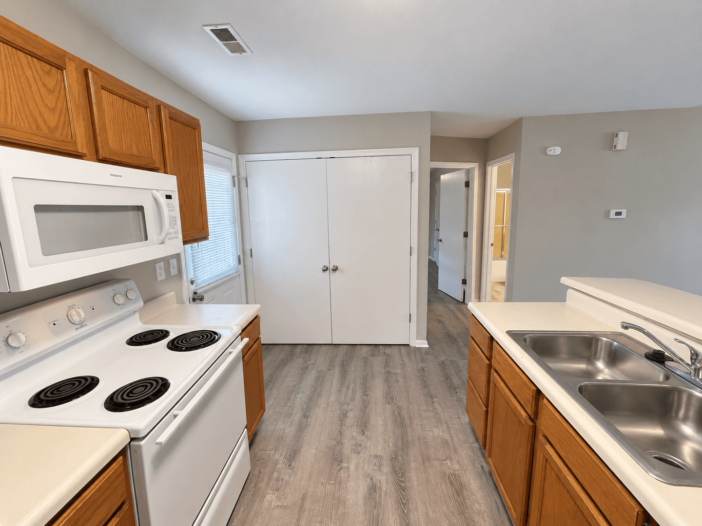 Columbia House: 1421 Risen Star Ct