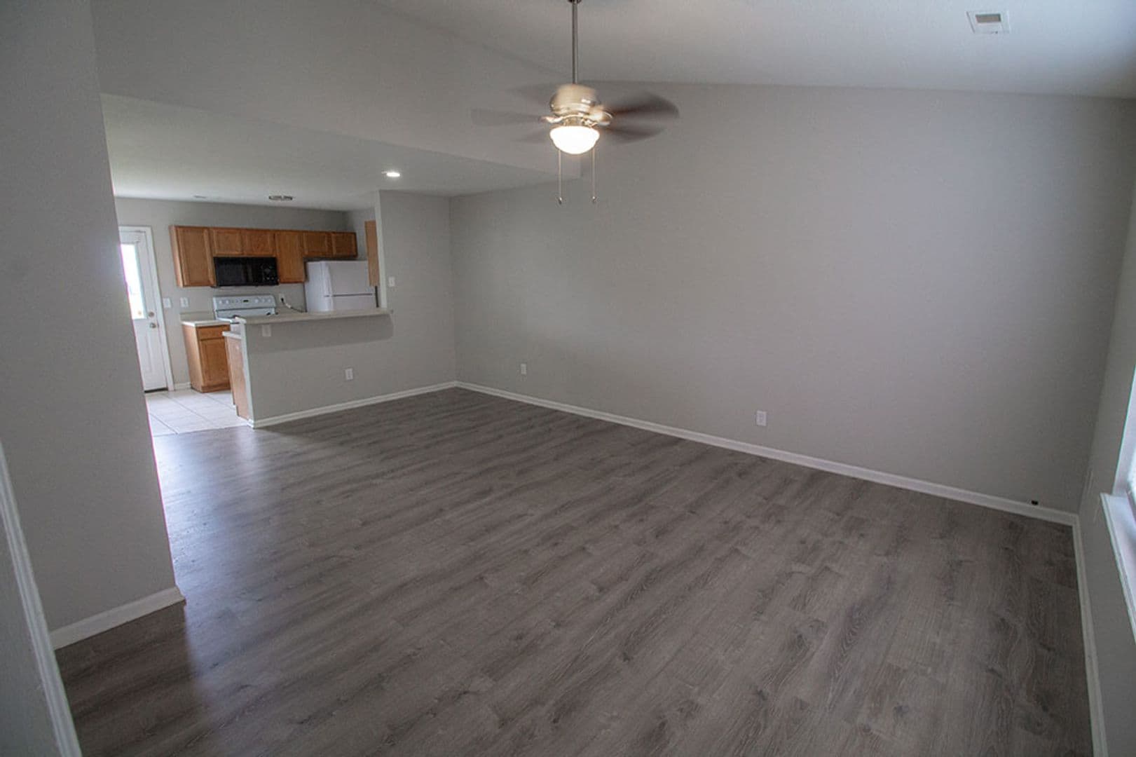 Columbia House: 1602 High Quest Cir