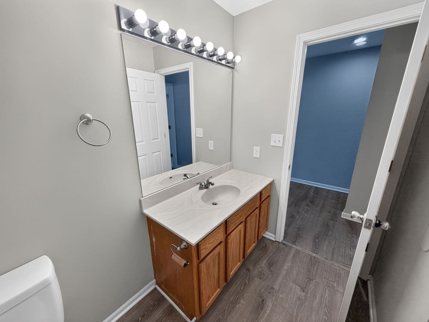 Columbia House: 1330 Godas Dr
