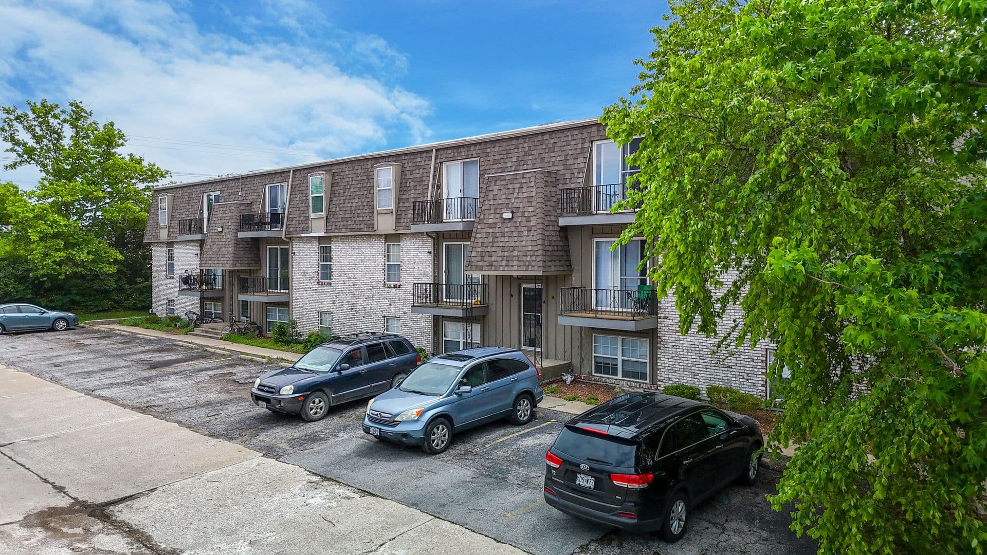 Columbia Apartment: 3408 Balboa Ln #45