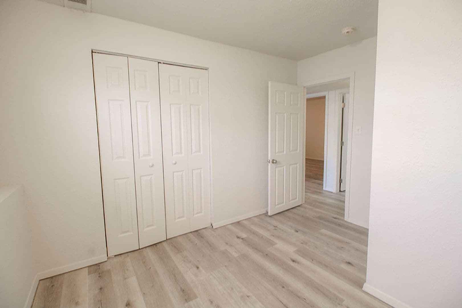 Columbia House: 1005 W Ash St
