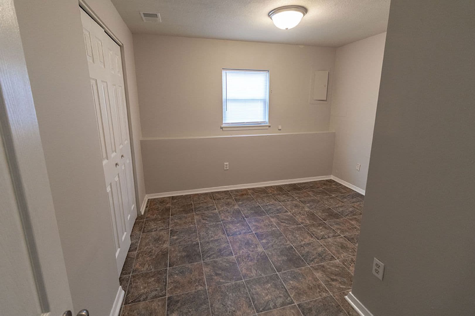 Columbia House: 1011 W Ash St