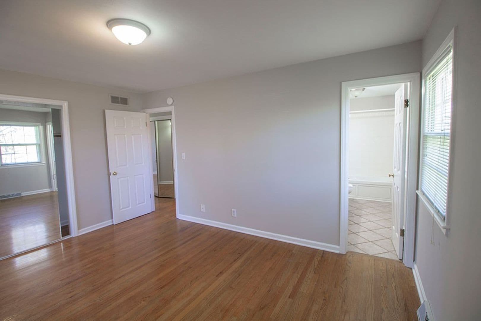 Columbia House: 2207 Bushnell Dr