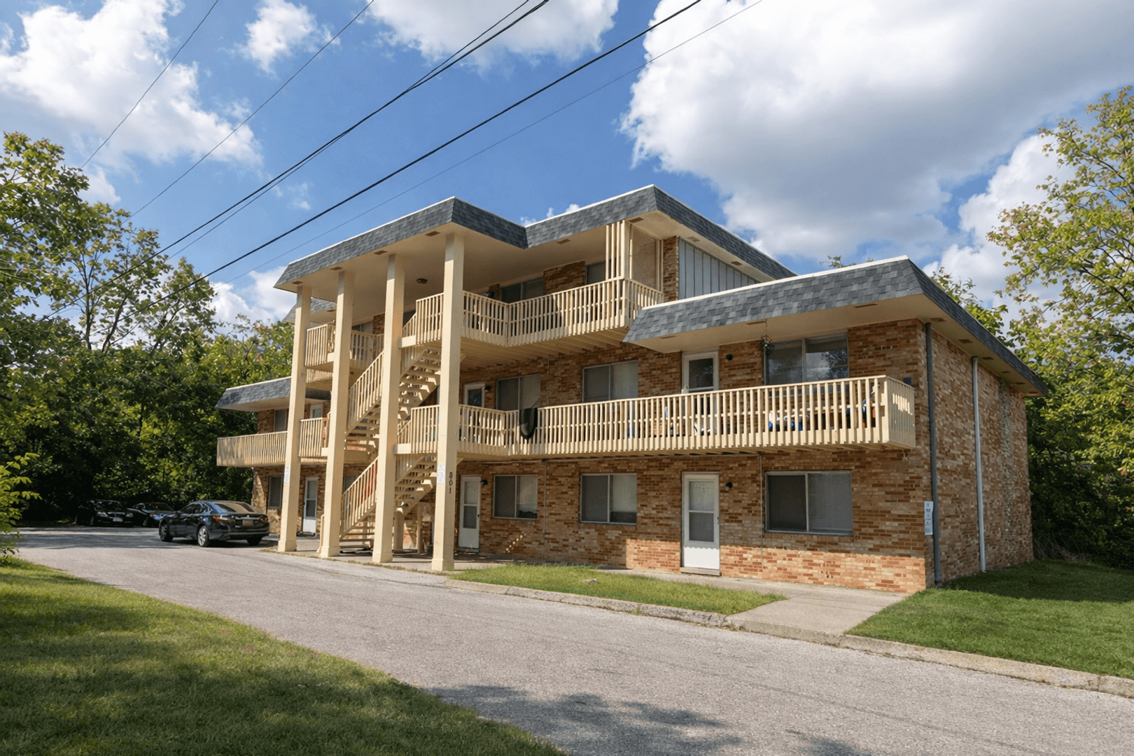 Columbia House: 801 N Ann St #10