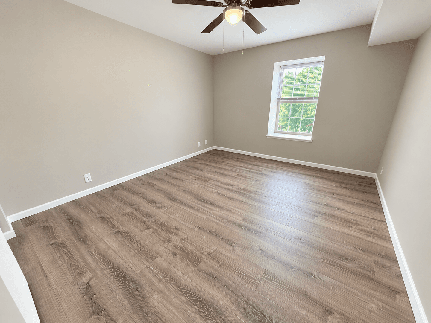 Columbia Apartment: 3408 Balboa Ln #45