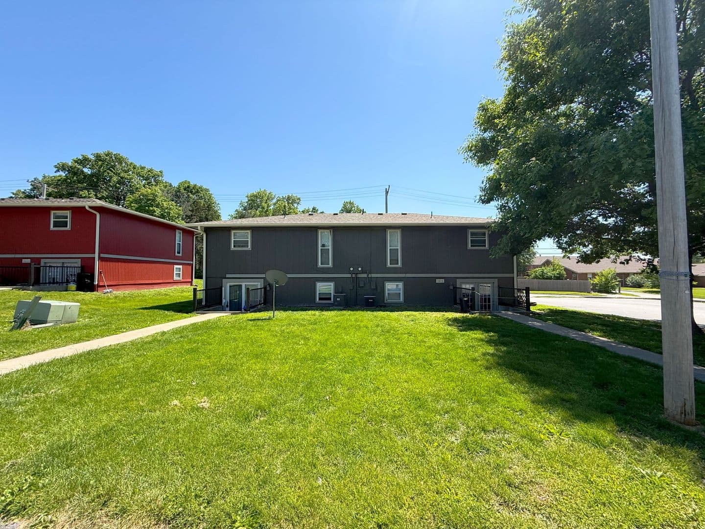 Columbia House: 1013 W Ash St