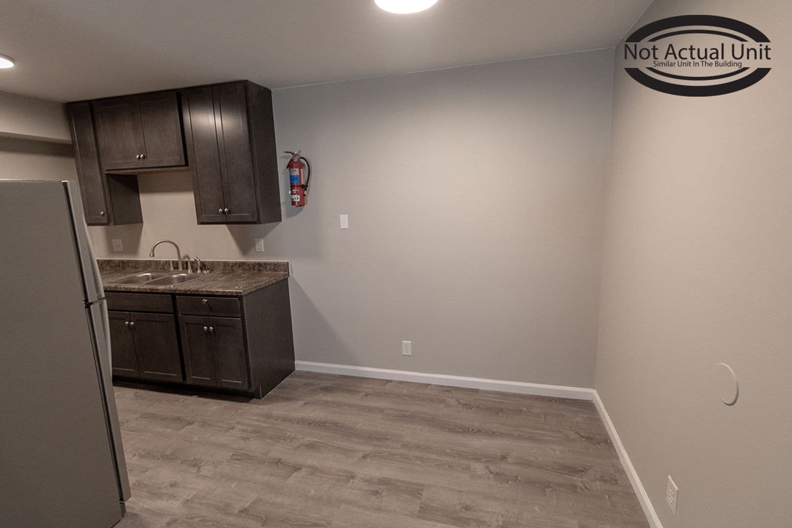 Columbia Apartment: 3408 Balboa Ln #48