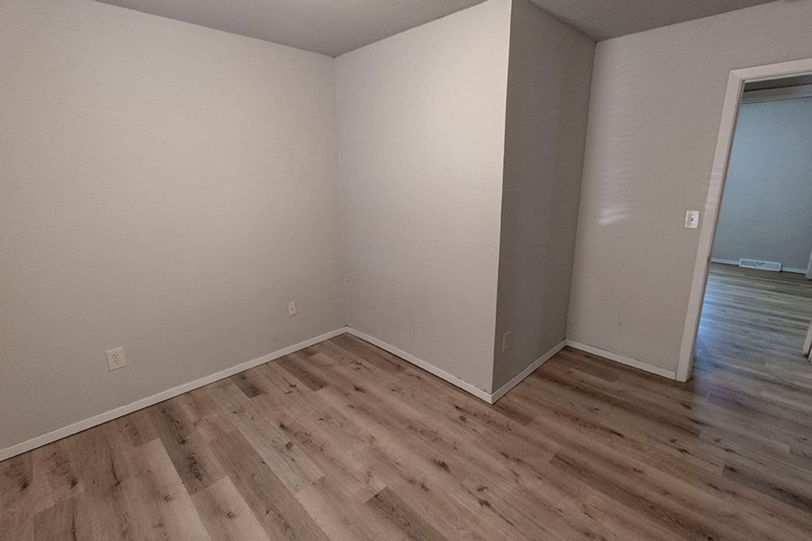 Columbia House: 216 Wheaton Ct