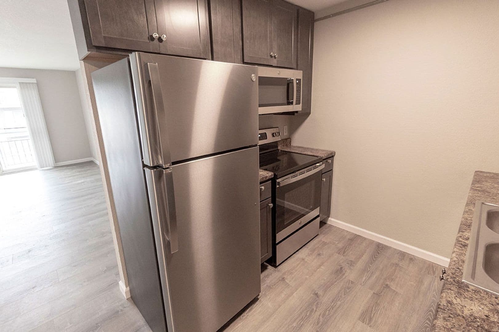 Columbia Apartment: 3408 Balboa Ln #26