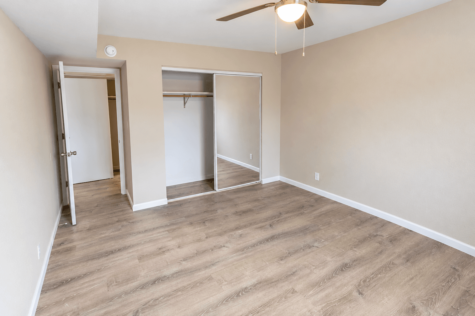 Columbia Apartment: 3408 Balboa Ln #43