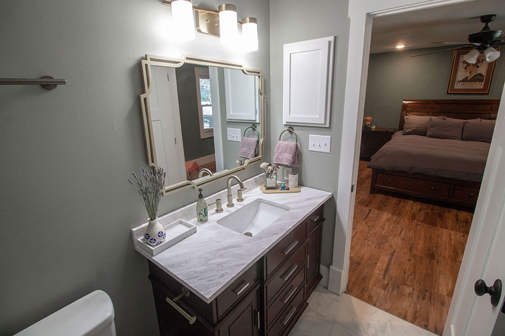 Columbia House: 3104 Oak Lawn Dr