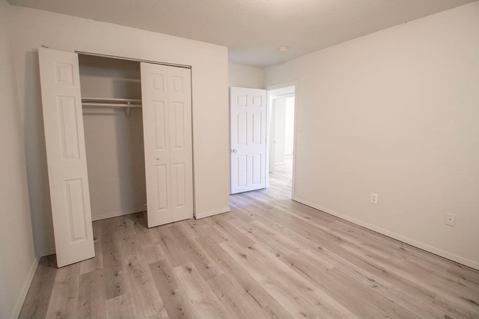 Columbia House: 1005 W Ash St