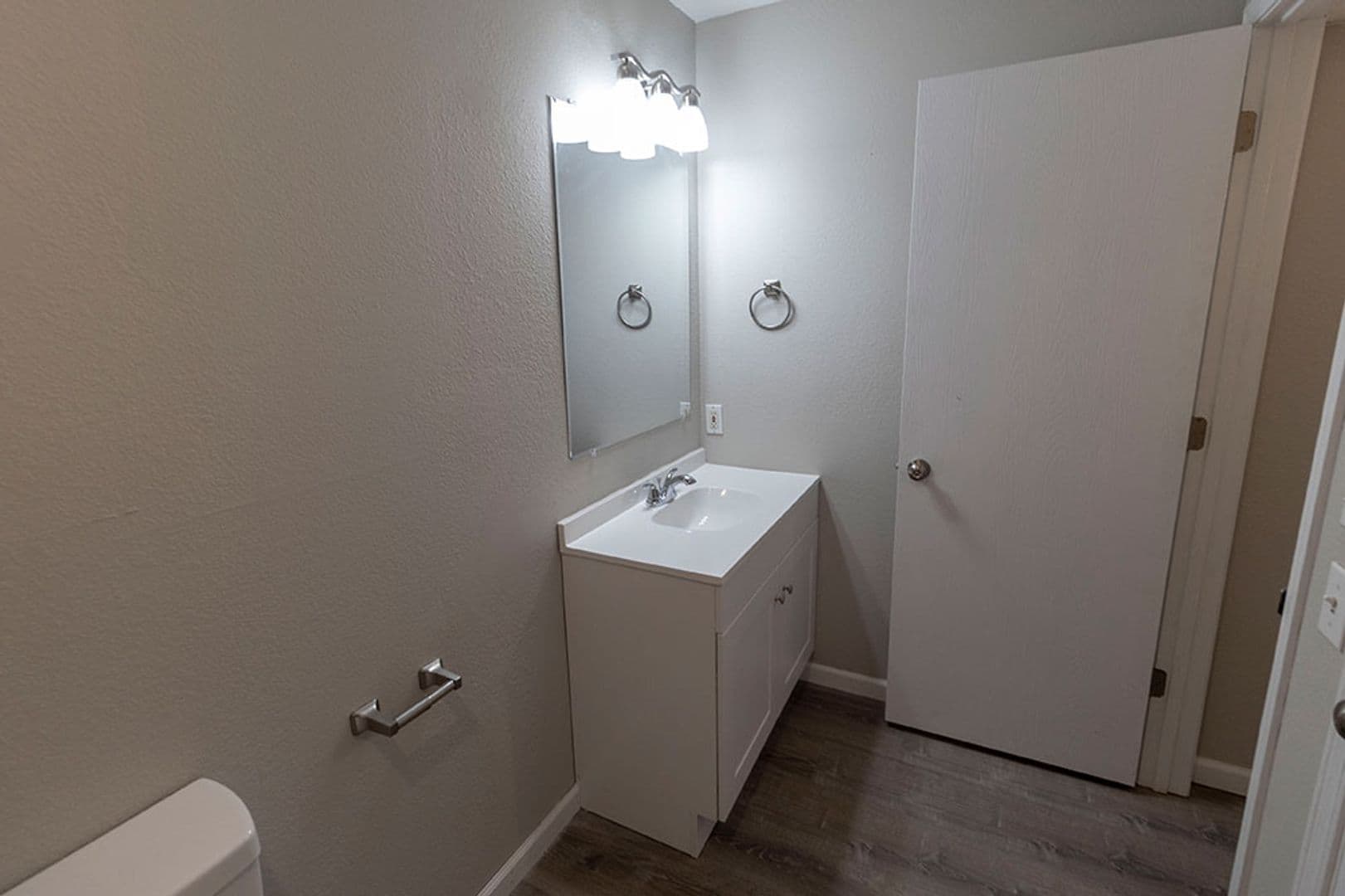 Columbia Apartment: 3408 Balboa Ln #44