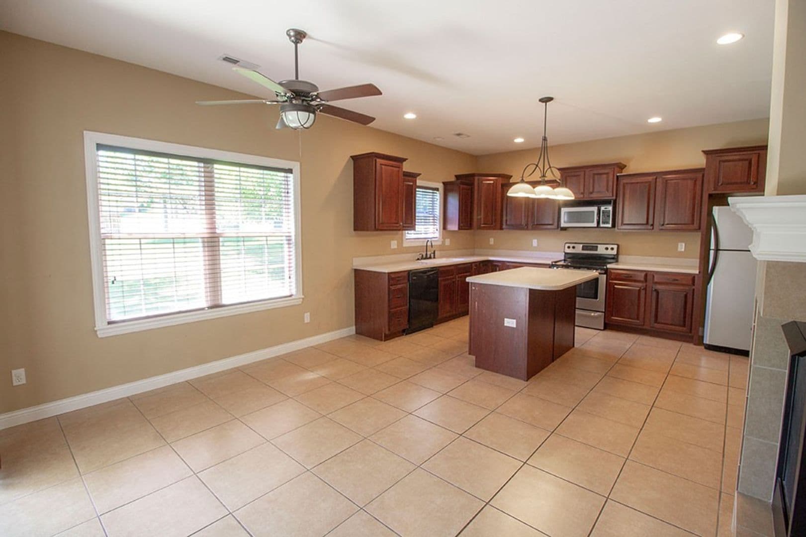 Columbia House: 5305 Chamois Dr