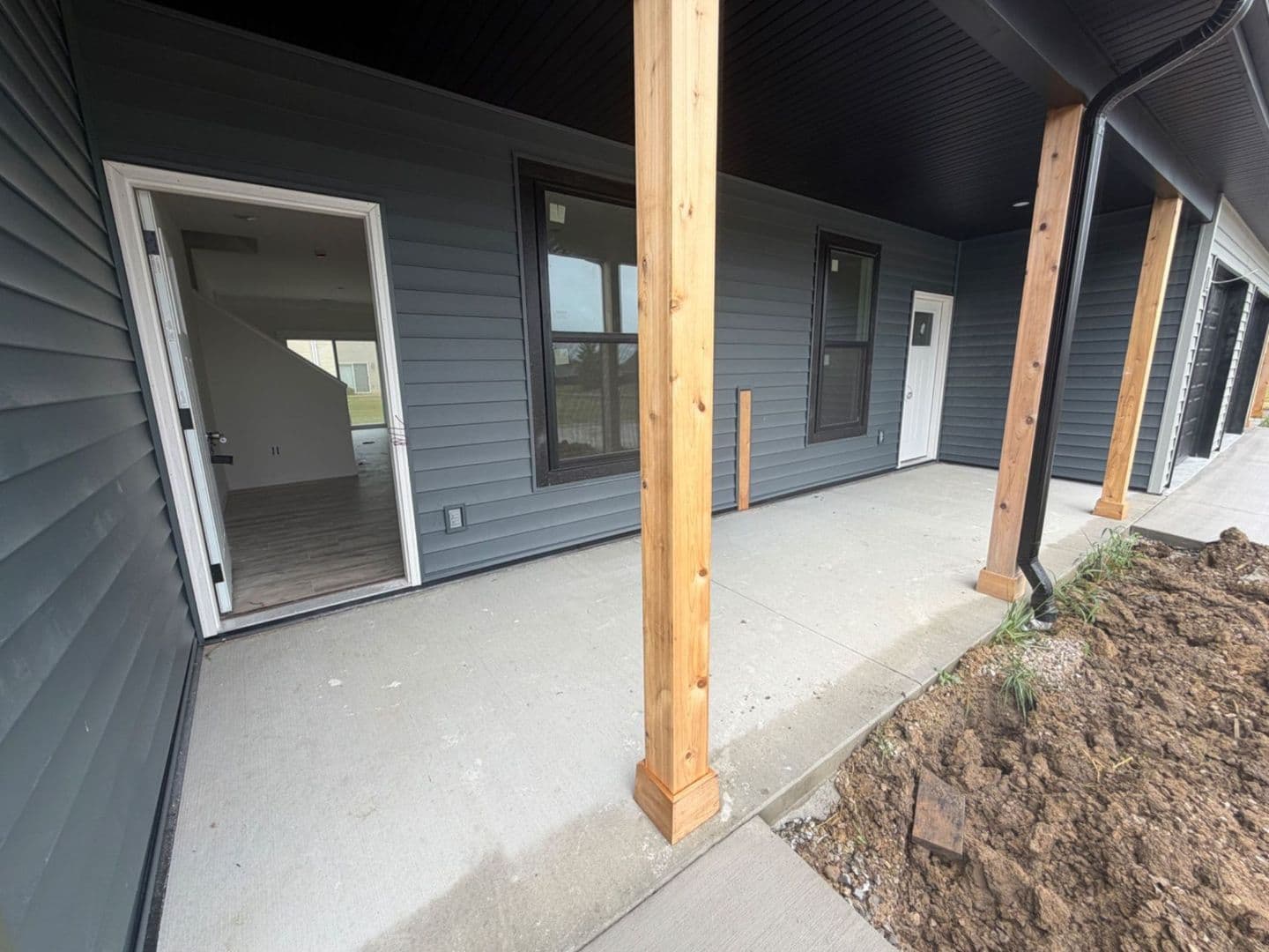 Columbia House: 5000 Derby Ridge Dr - 504