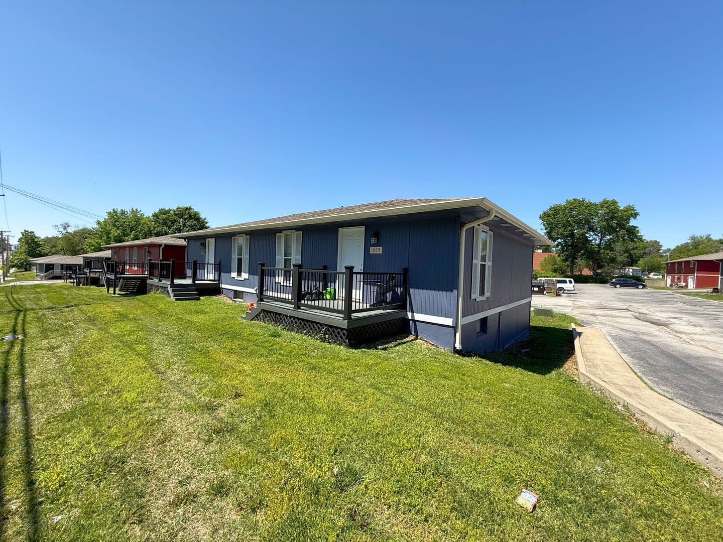 Columbia House: 1005 W Ash St