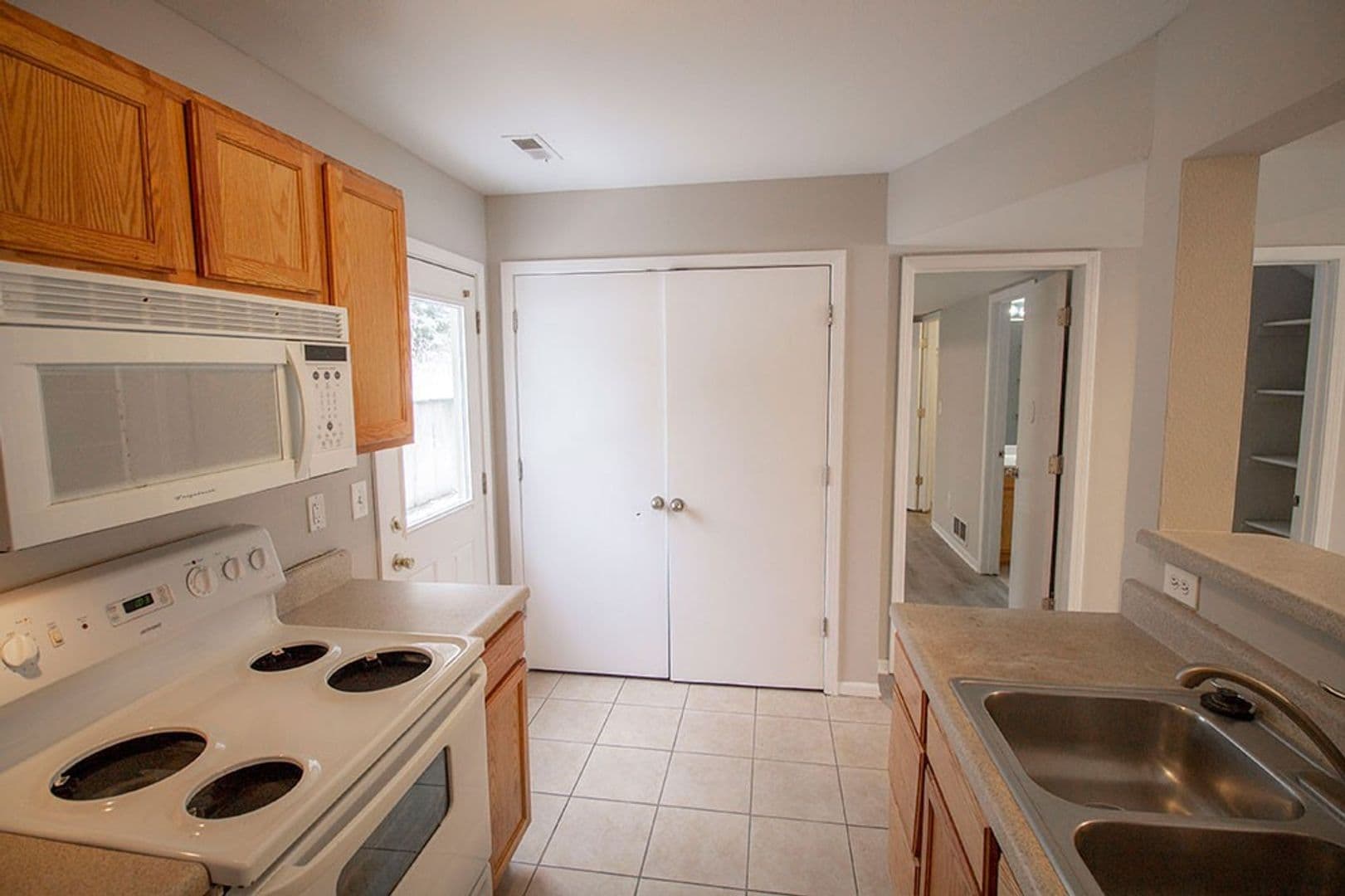 Columbia House: 1413 Greensboro Dr