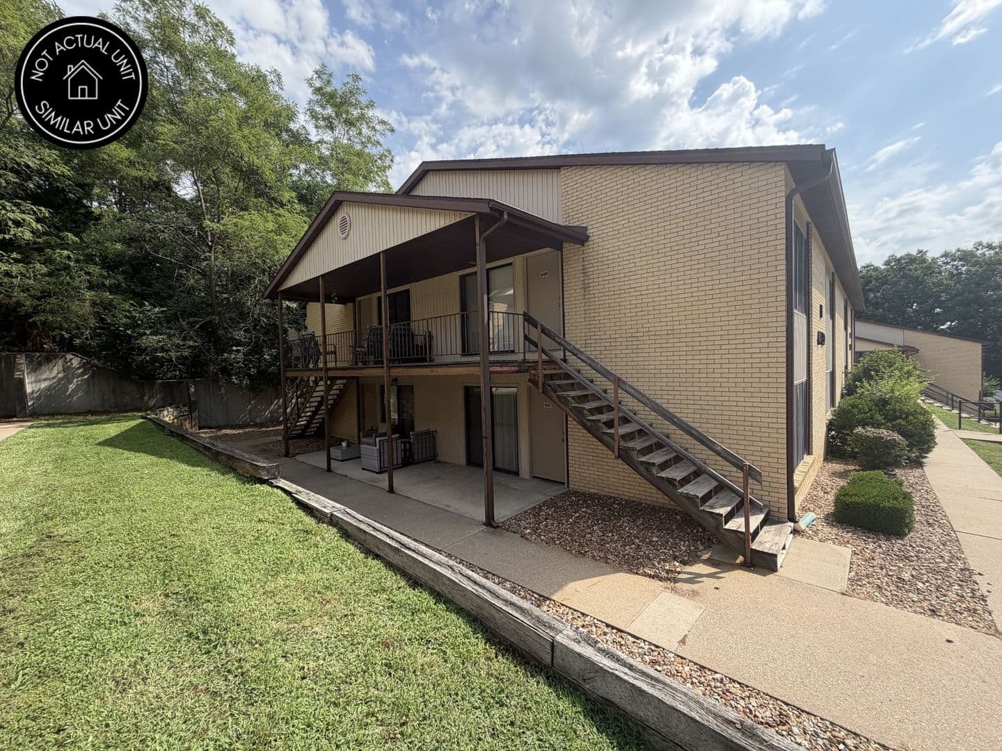 Jefferson City House: 405 Clayton Dr J-58