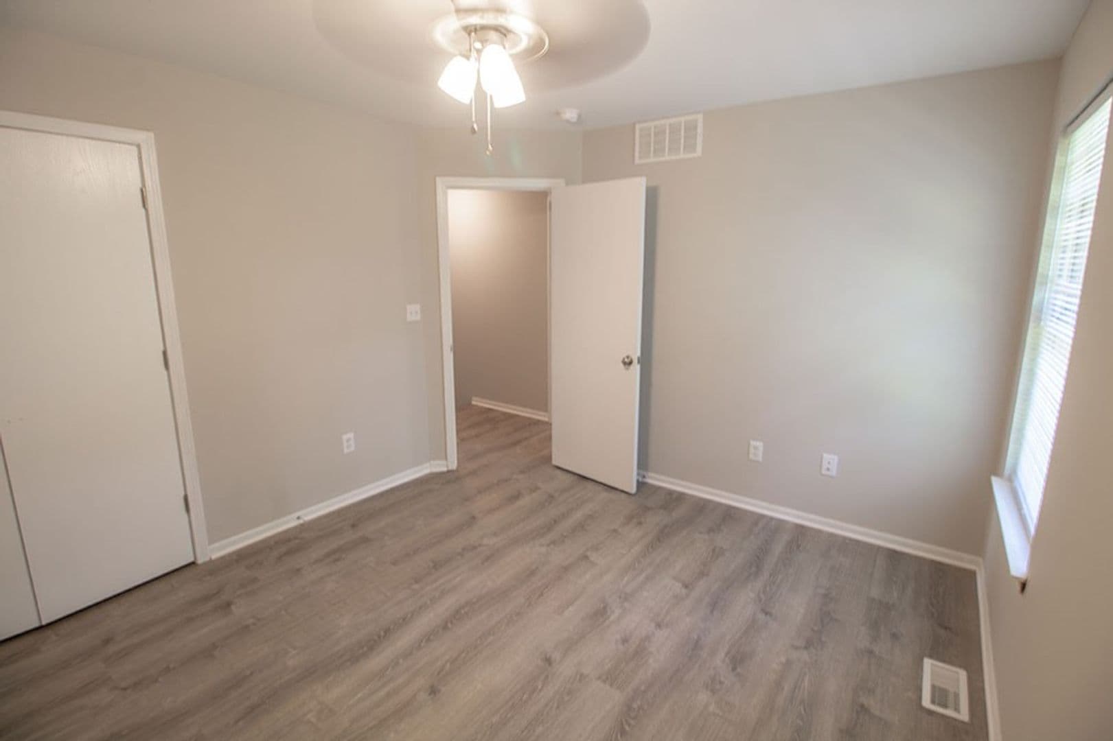 Columbia House: 1413 Greensboro Dr