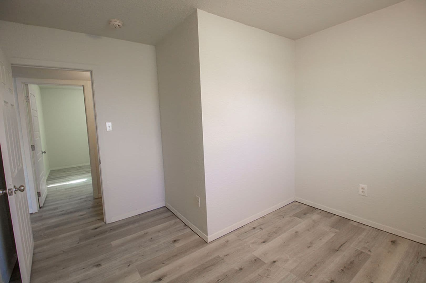 Columbia House: 1005 W Ash St