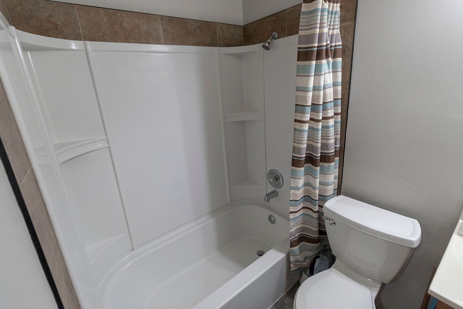Columbia House: 204 Wheaton Ct