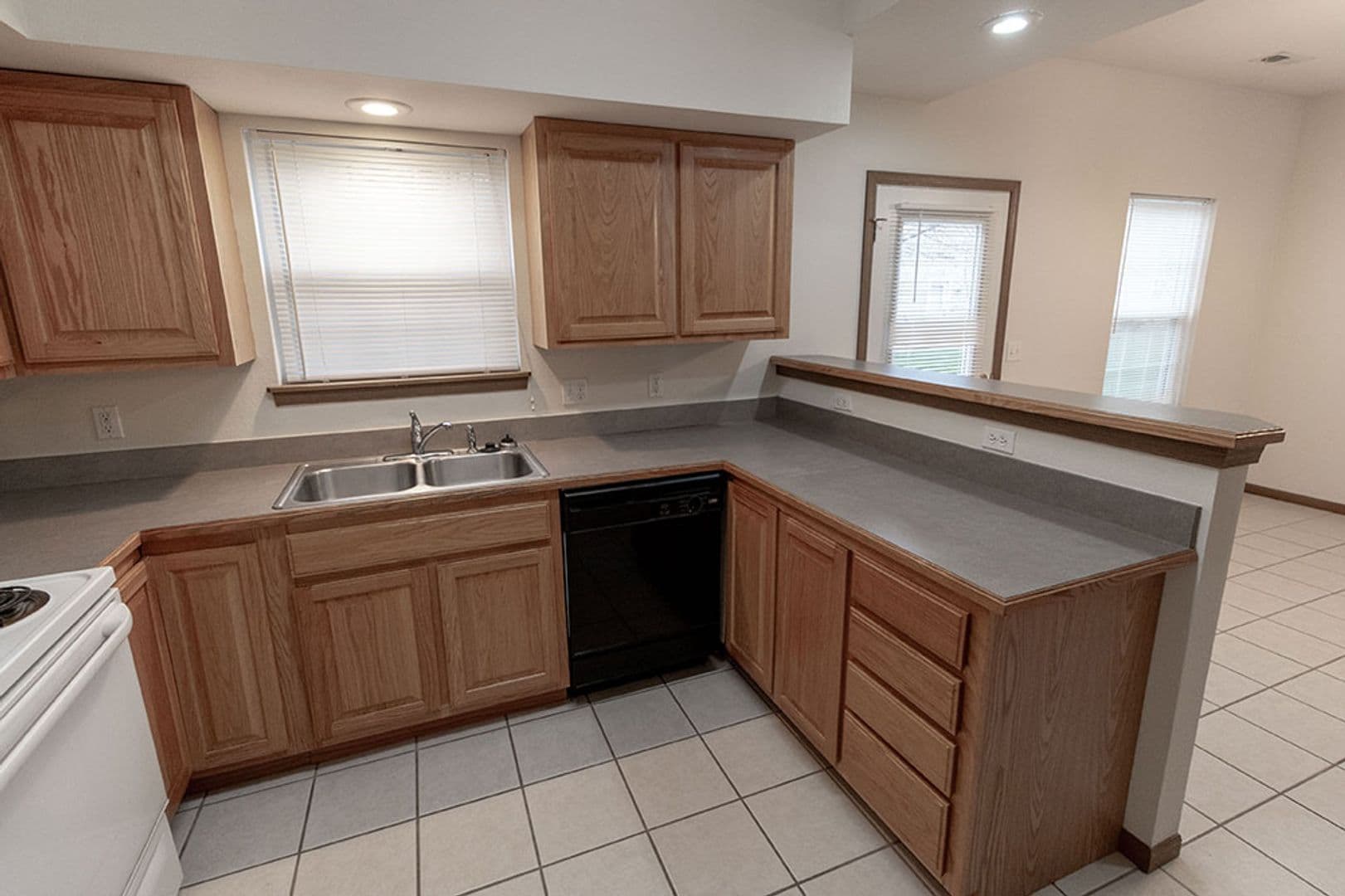 Columbia House: 5000 Derby Ridge Dr - 206