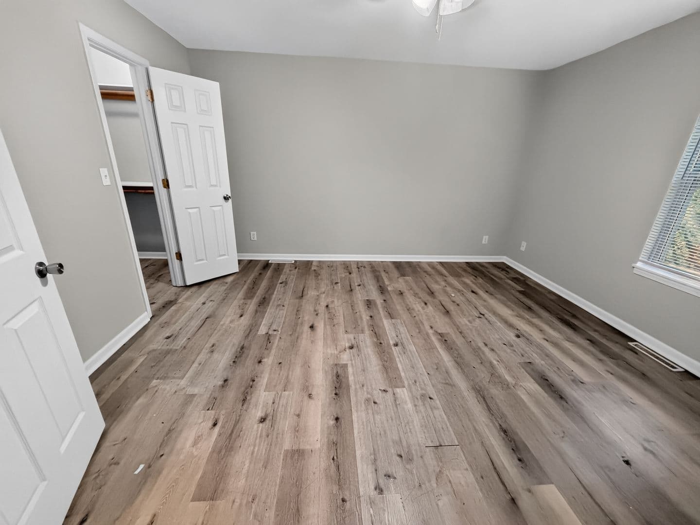 Columbia House: 5308 Godas Cir