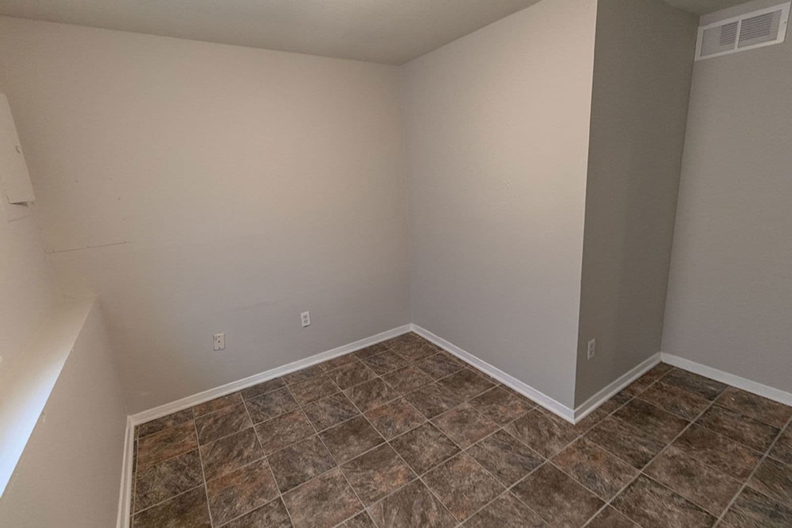 Columbia House: 1011 W Ash St