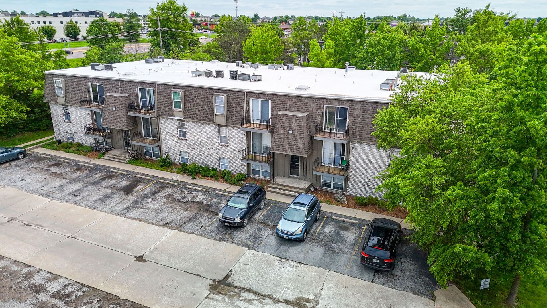 Columbia Apartment: 3408 Balboa Ln #31