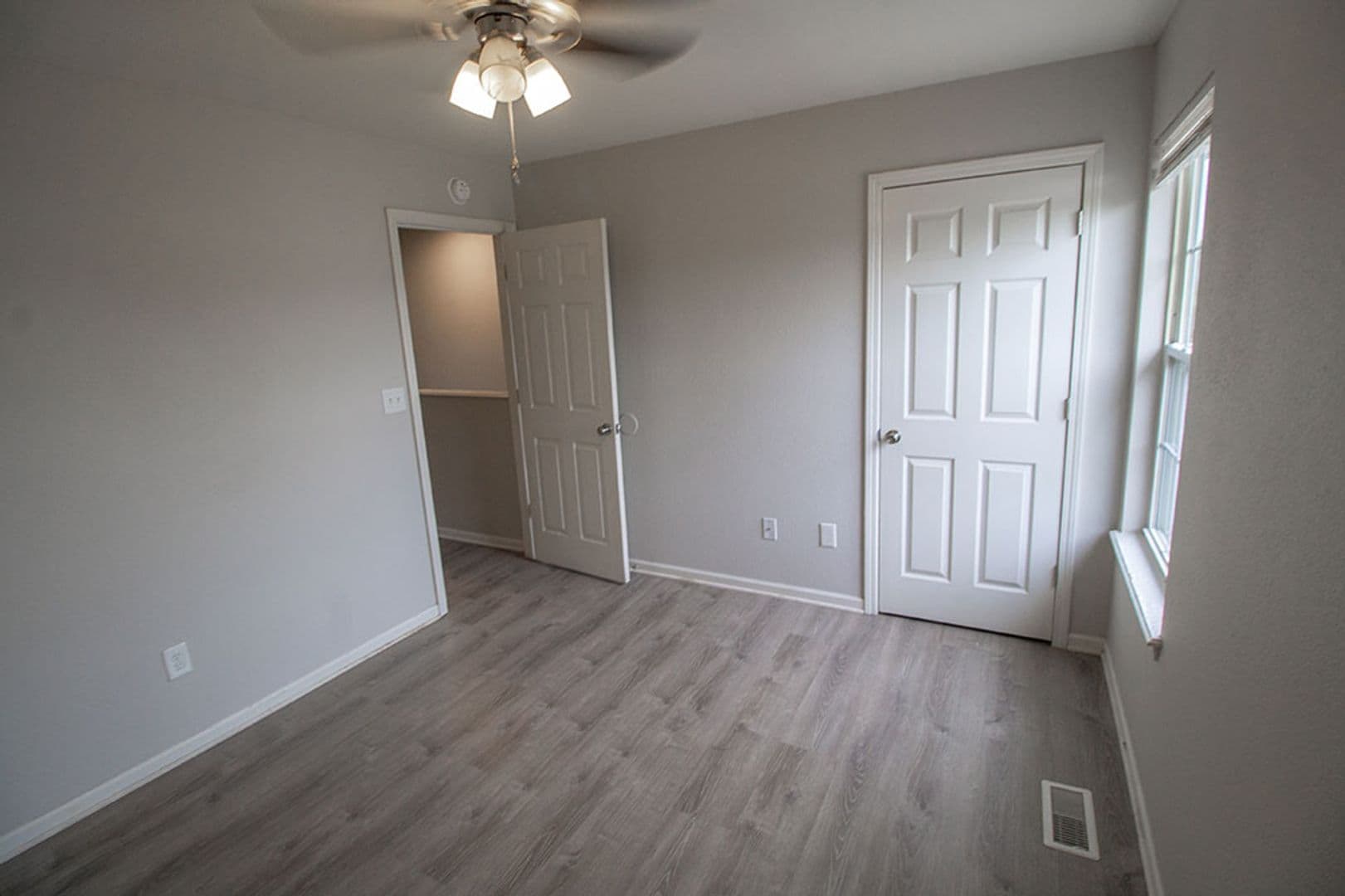 Columbia House: 1602 High Quest Cir