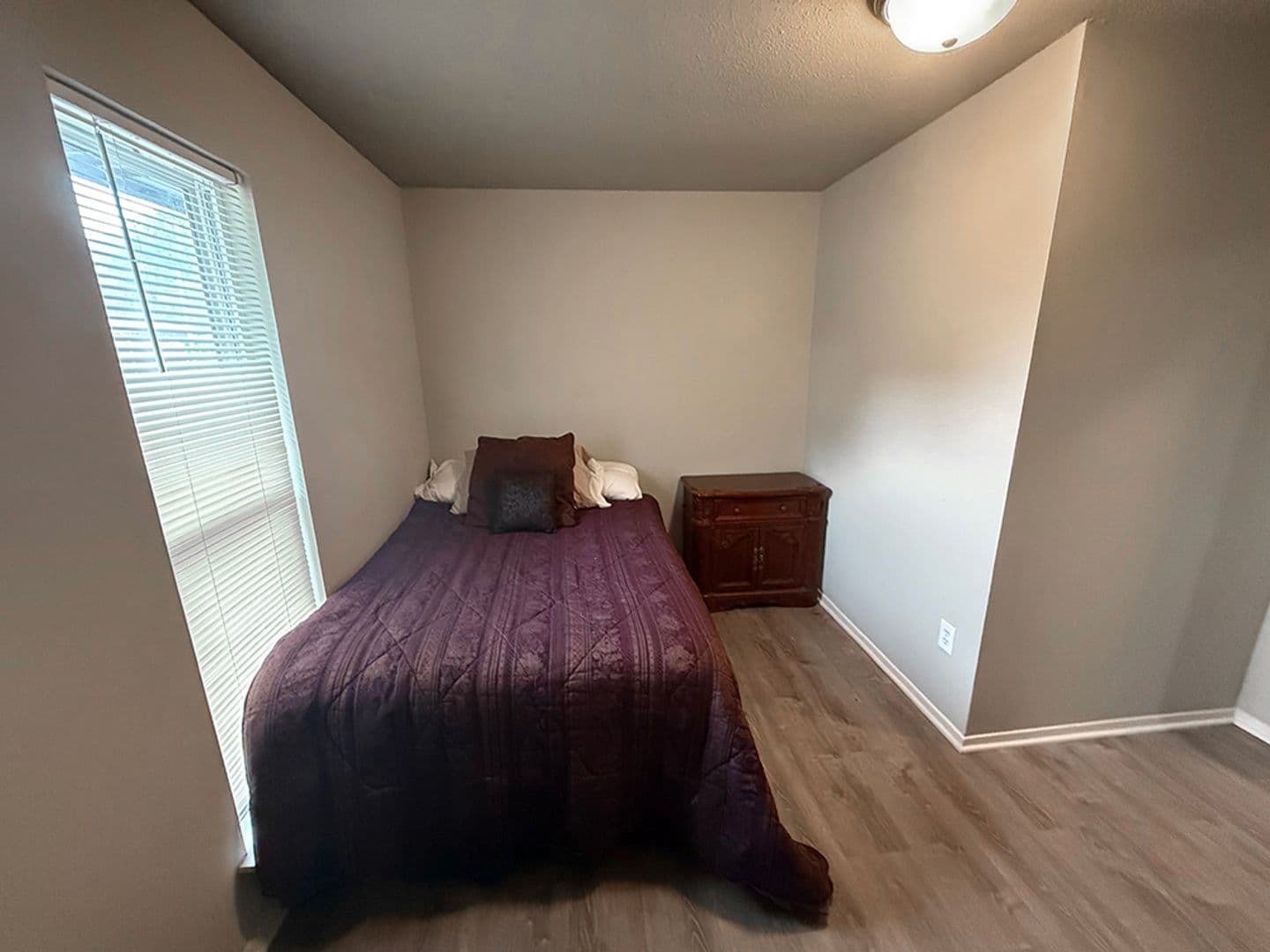 Columbia House: 212 Wheaton Ct
