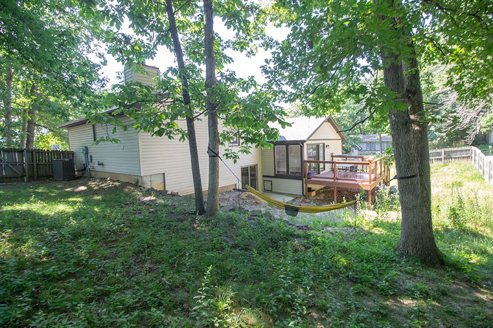 Columbia House: 3104 Oak Lawn Dr