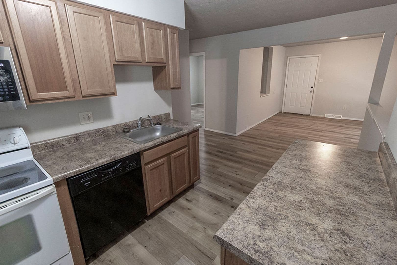 Columbia House: 216 Wheaton Ct