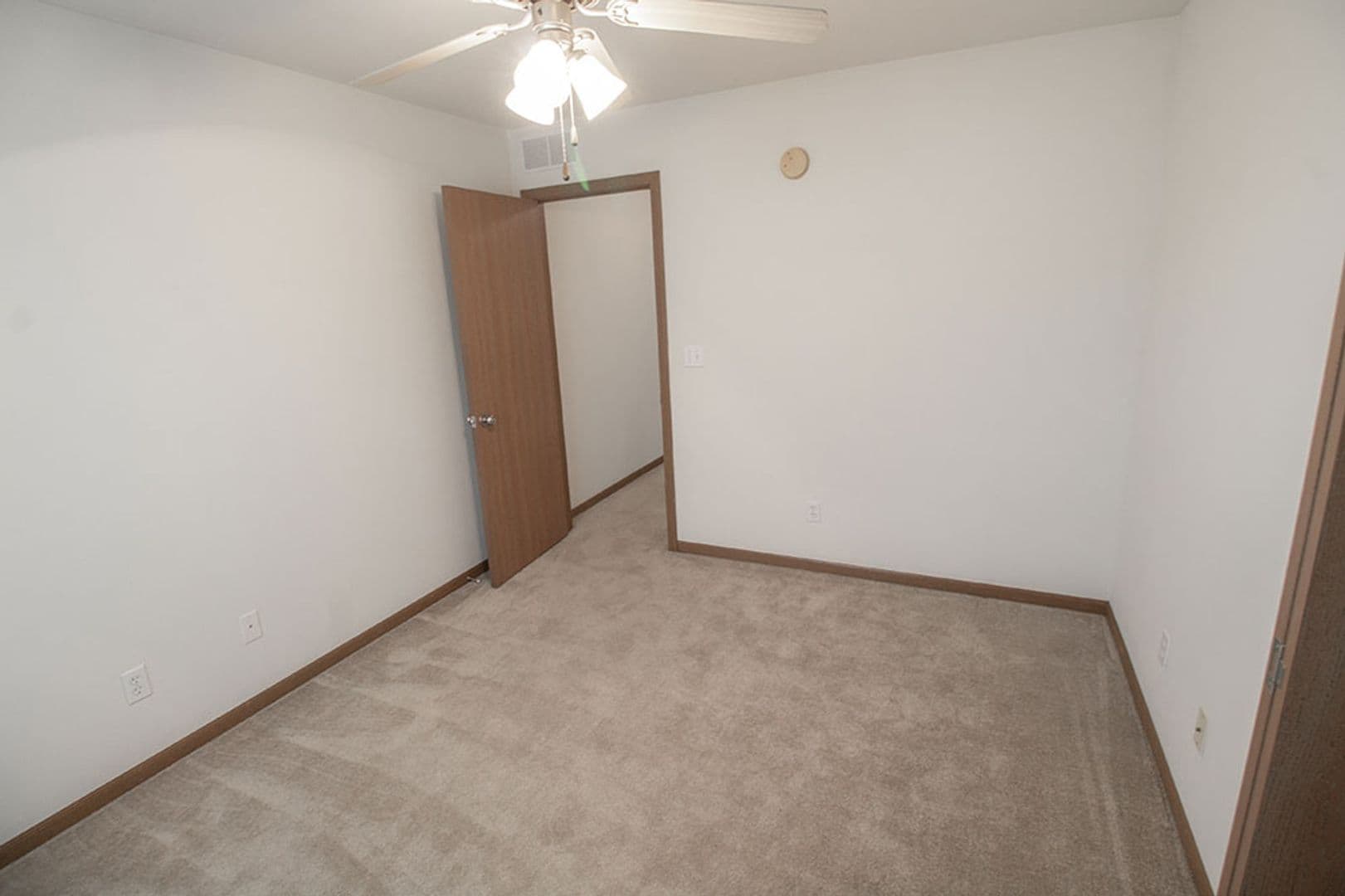 Columbia House: 5000 Derby Ridge Dr - 104