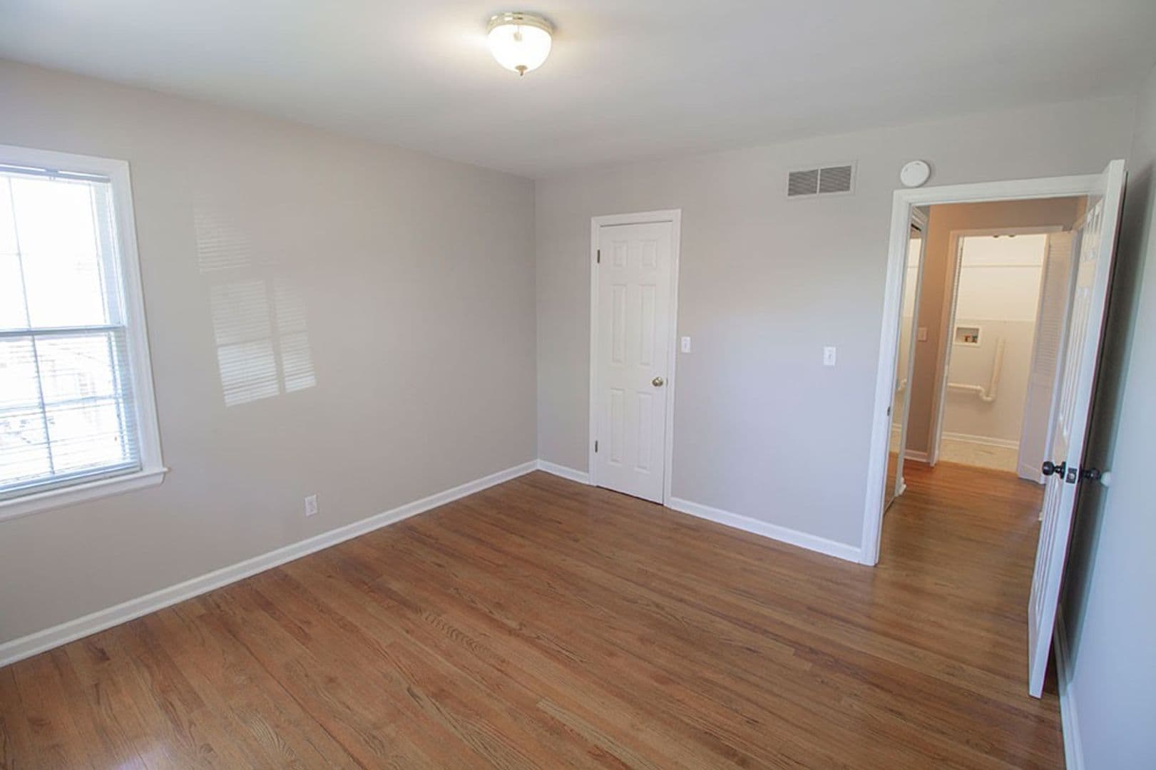 Columbia House: 2207 Bushnell Dr