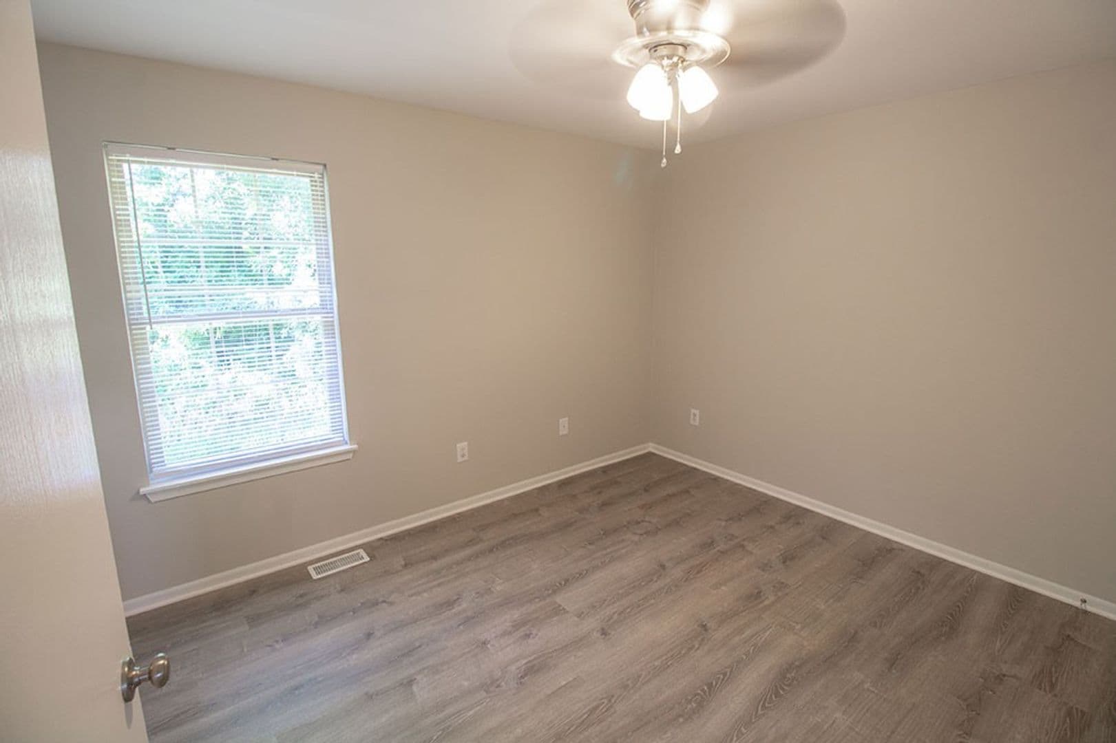 Columbia House: 1413 Greensboro Dr