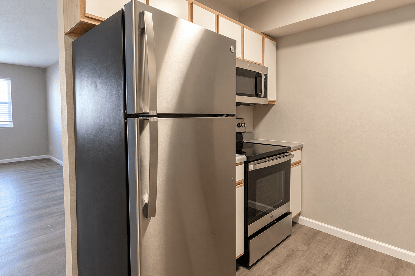 Columbia Apartment: 3408 Balboa Ln #31