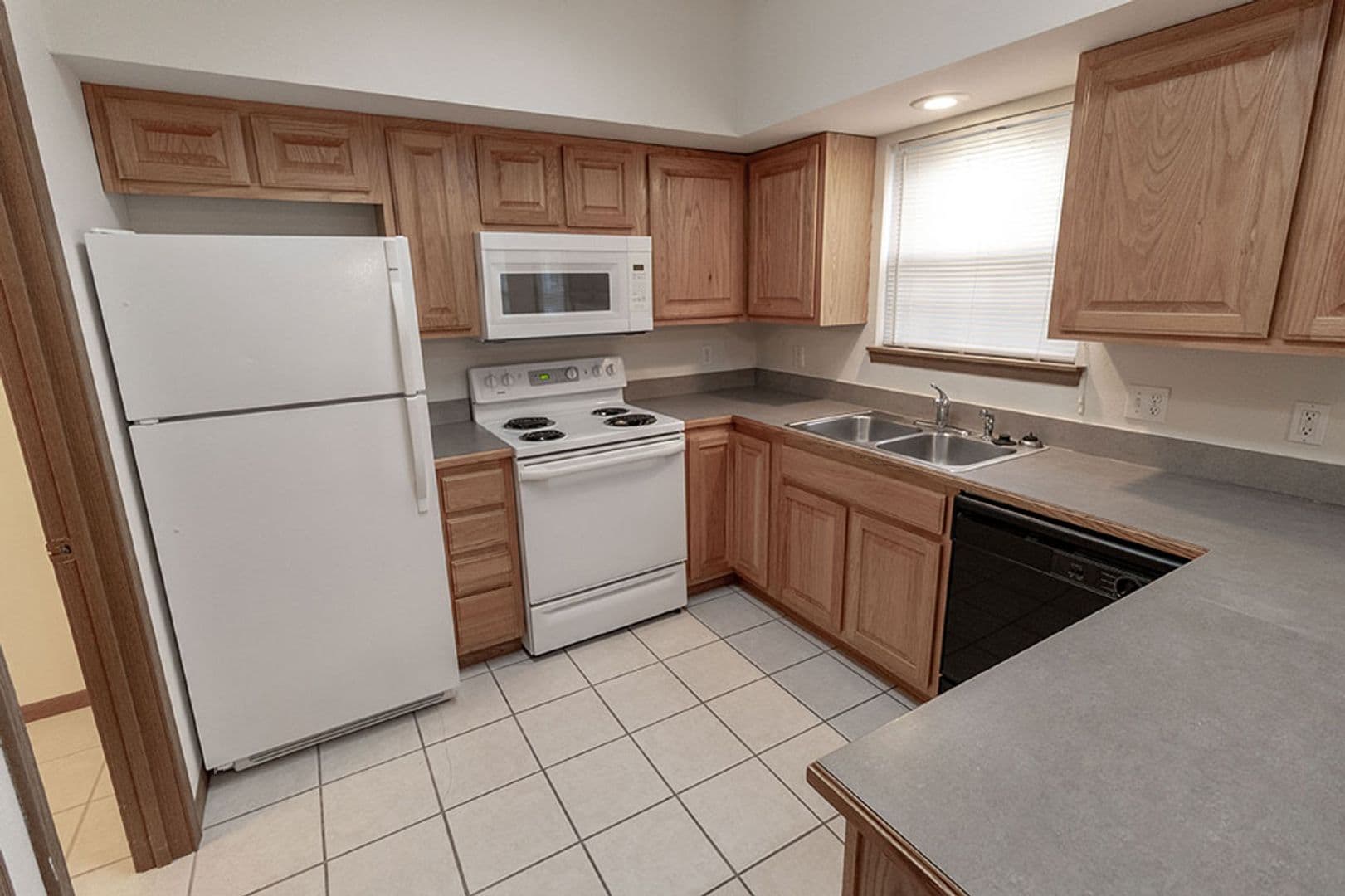 Columbia House: 5000 Derby Ridge Dr - 206