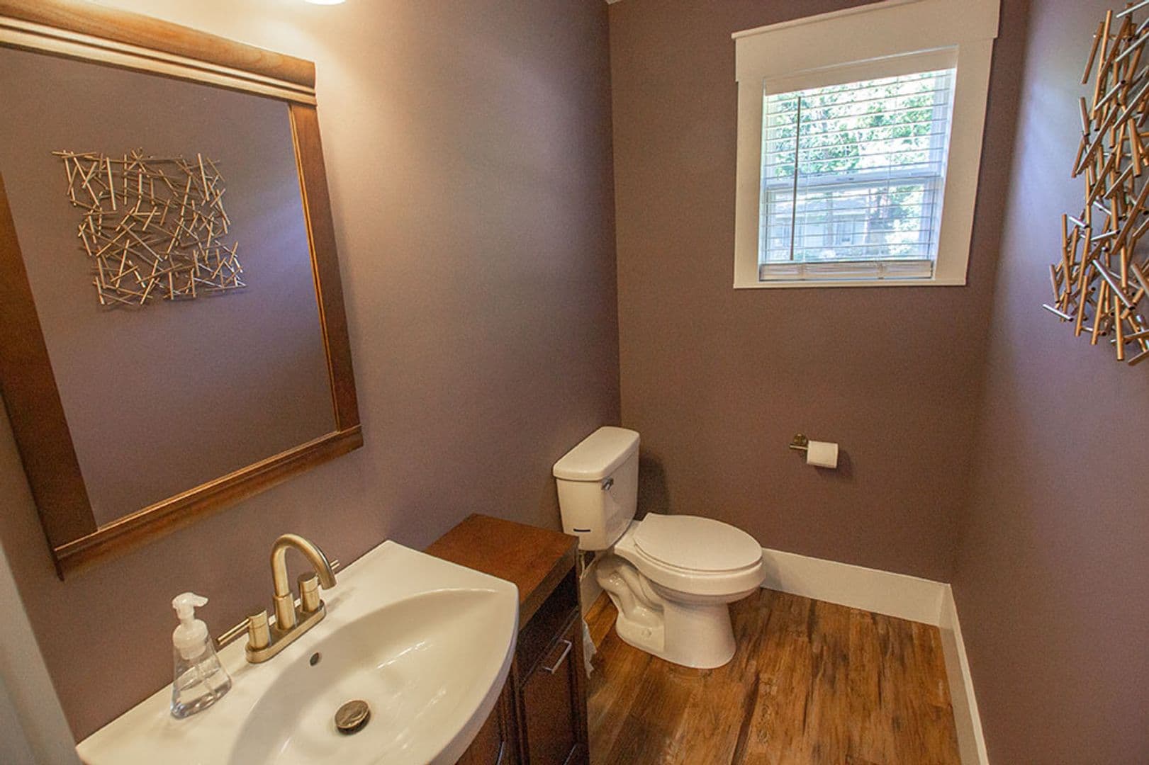 Columbia House: 3104 Oak Lawn Dr