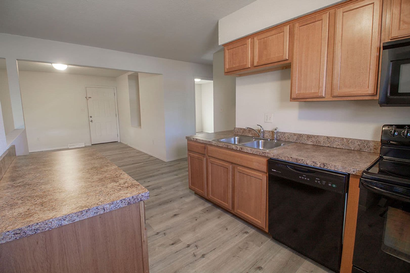 Columbia House: 1005 W Ash St