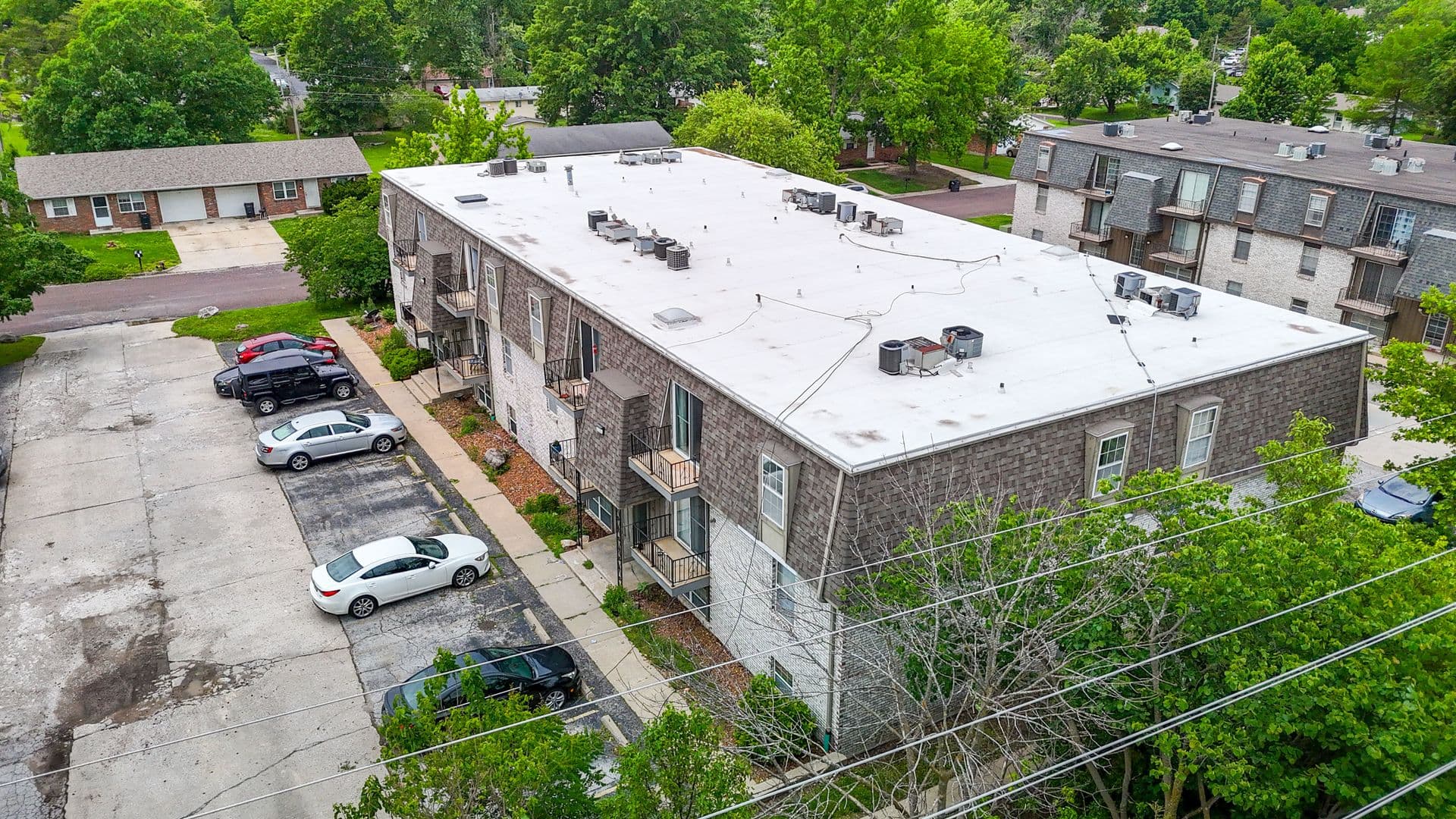 Columbia Apartment: 3408 Balboa Ln #31