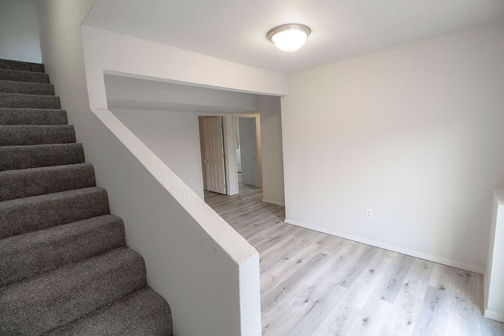 Columbia House: 1005 W Ash St