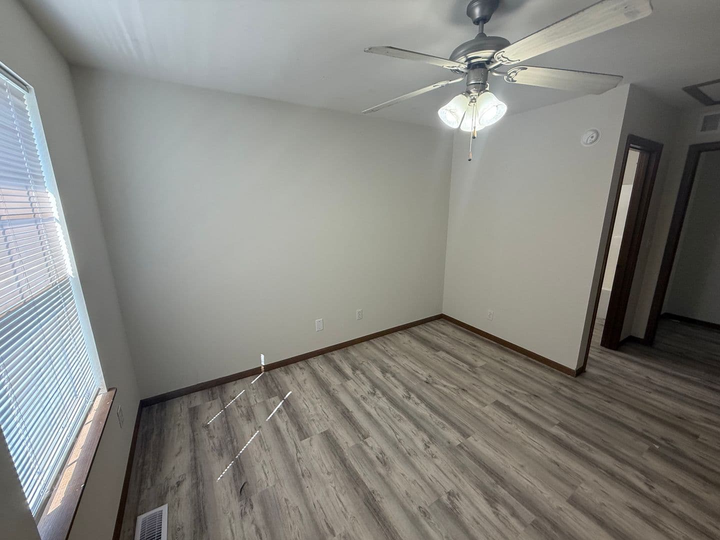 Columbia House: 5000 Derby Ridge Dr - 208