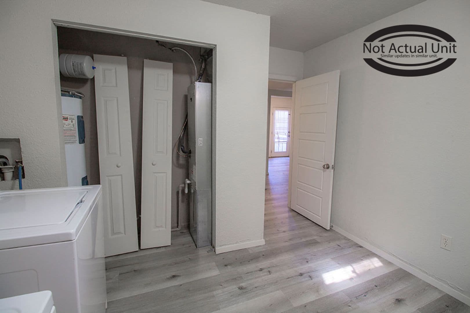 Columbia House: 1013 W Ash St