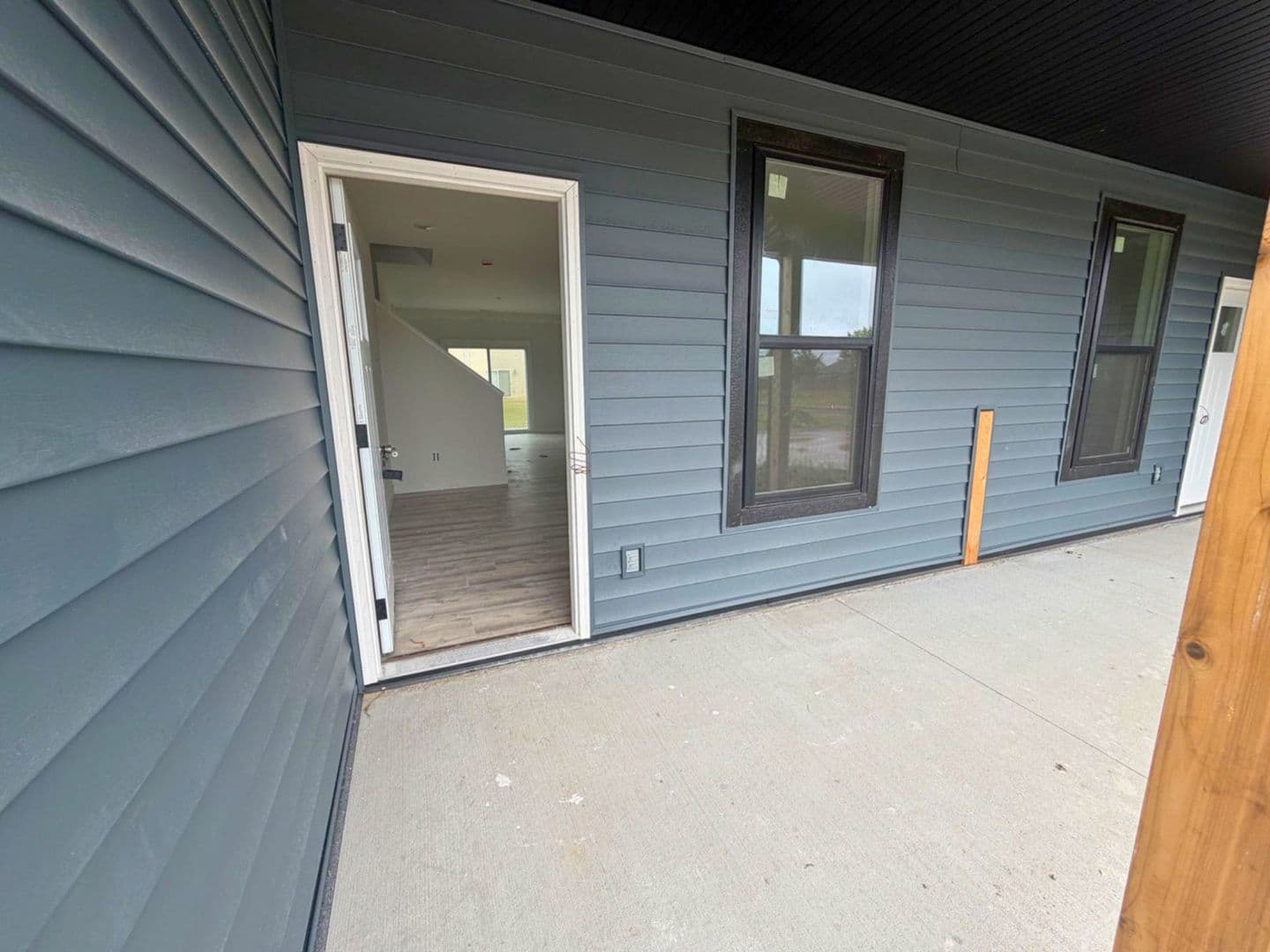Columbia House: 5000 Derby Ridge Dr - 503