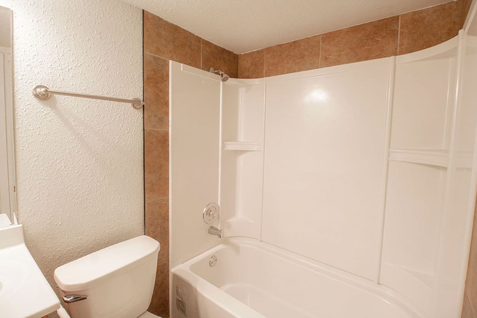Columbia House: 1005 W Ash St