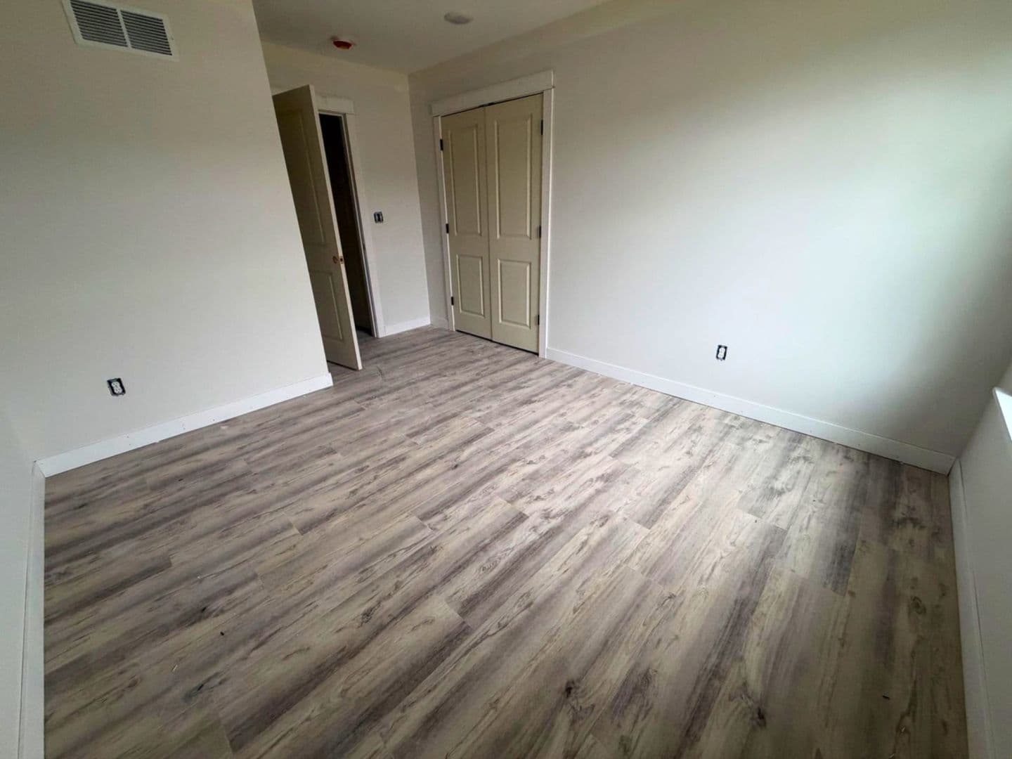 Columbia House: 5000 Derby Ridge Dr - 503
